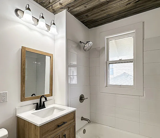 2122 Bancroft St — Photo 33