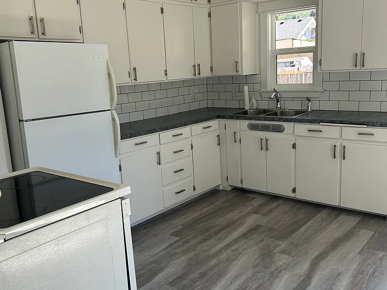 431 4th Ave NE — Photo 6