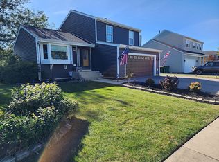 299 Eagle Creek Dr, Round Lake Beach, IL 60073