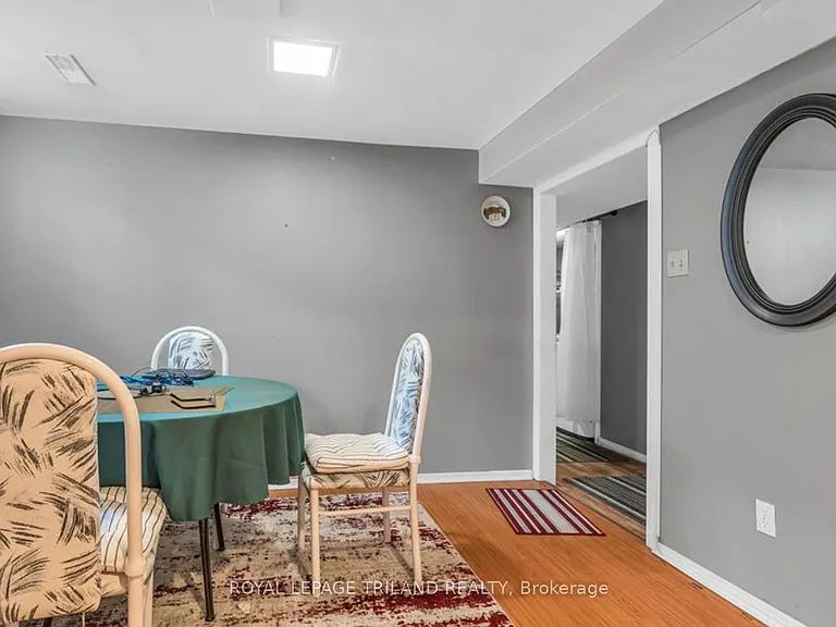 197 A Cedarvale Cres #B — Photo 3