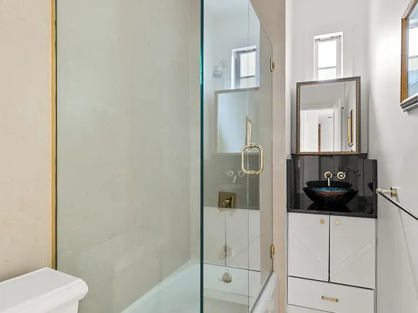 66 Madison Avenue image 8 of 11