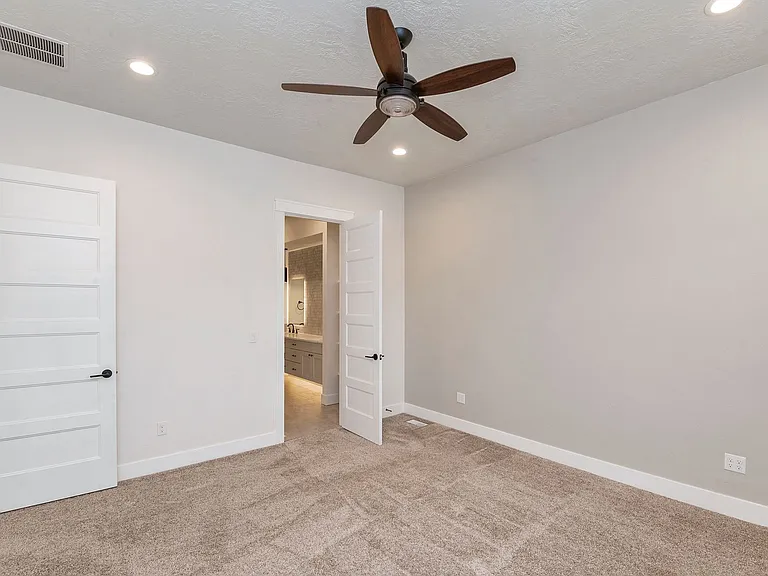 6642 N Asissi Ln — Photo 21