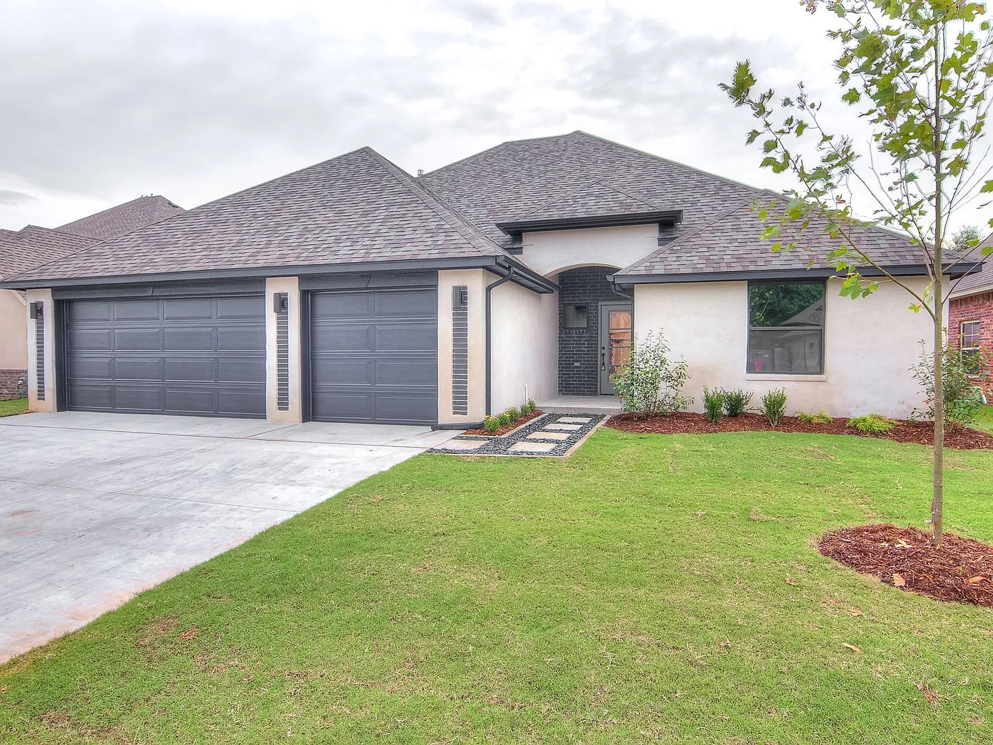 Modern Home in Edmond Schools - 4 bedrooms - bonus room — Photo 1