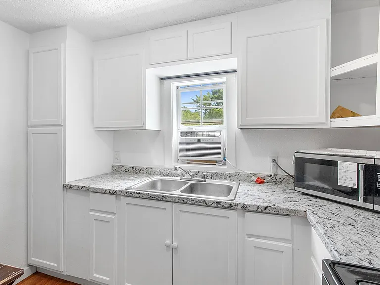 114 Melton St — Photo 10
