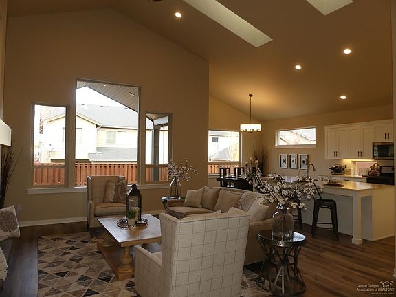4th image of 1285 NE Sunrise St Lot 76