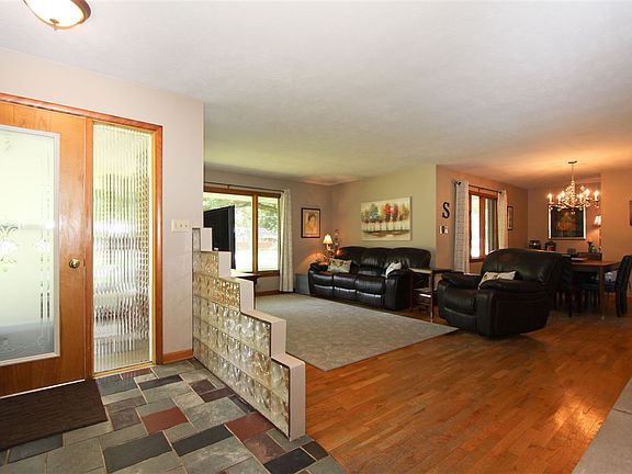 4th image of 2515 Broadmoor Dr