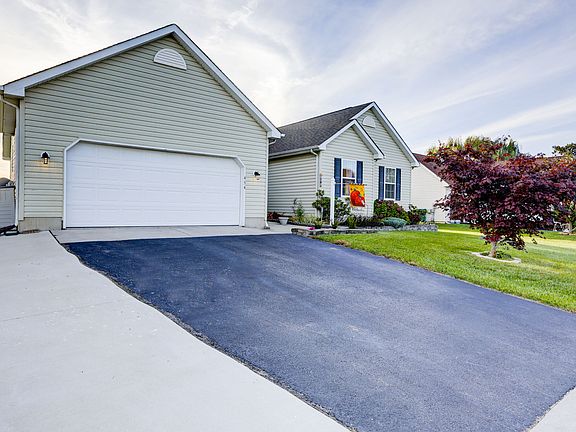 3rd image of 454 W Harvest Ln