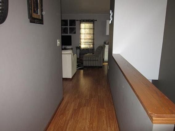 2nd image of 221 Parkview Dr