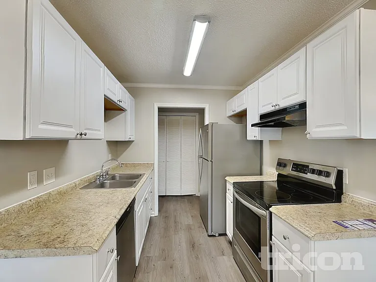 216 Netherland Dr — Photo 6