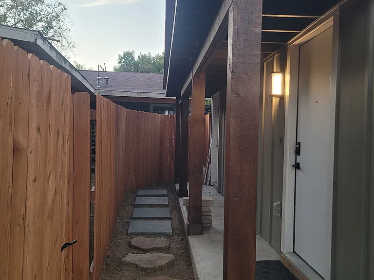Desilu Dr — Photo 5