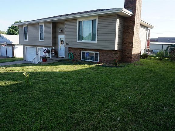 2nd image of 1318 Pearl Dr