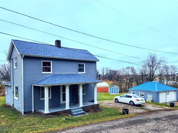 1077 Pinewood Dr, Adena, OH 43901