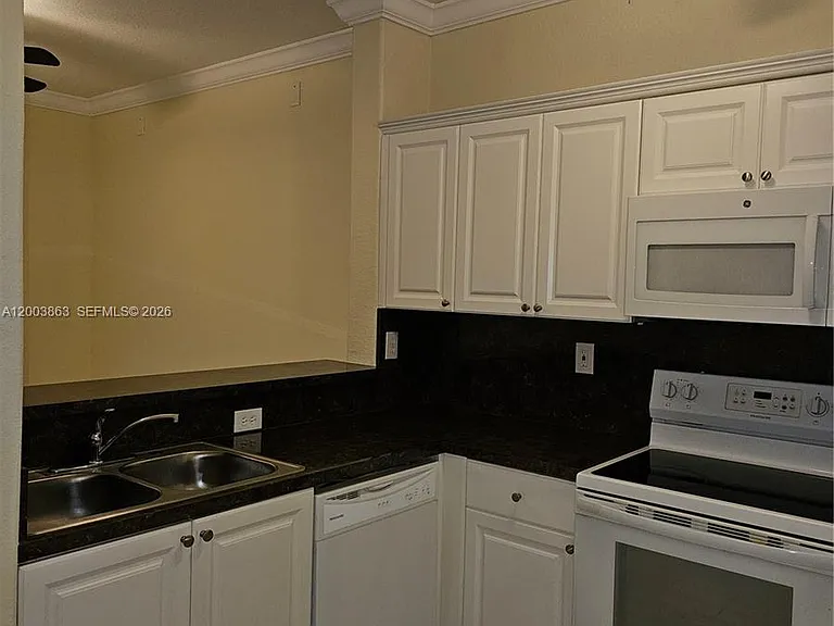 1543 SE 25th St #100 — Photo 4