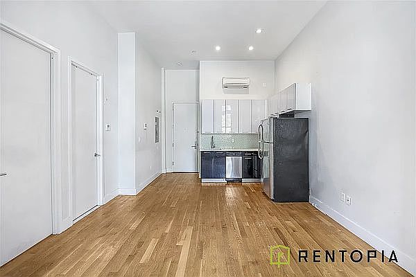 2nd image of 107 Vanderveer St #4G