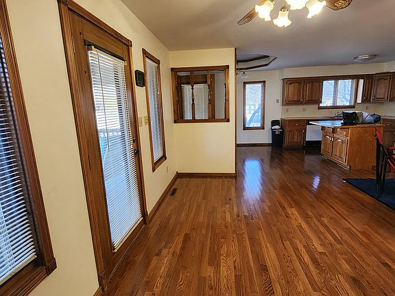 5th image of 1107 W Tracy Street