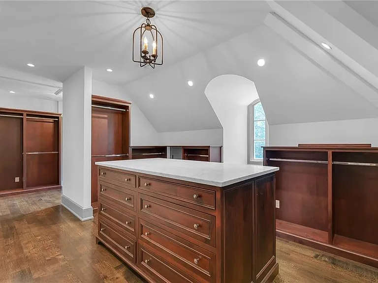 425 Broadland Rd NW — Photo 12