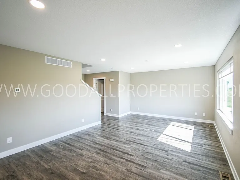 1007 Warren St — Photo 5