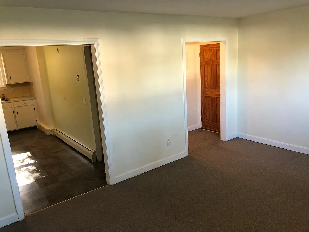 Building Photo - 94 Maple St #E