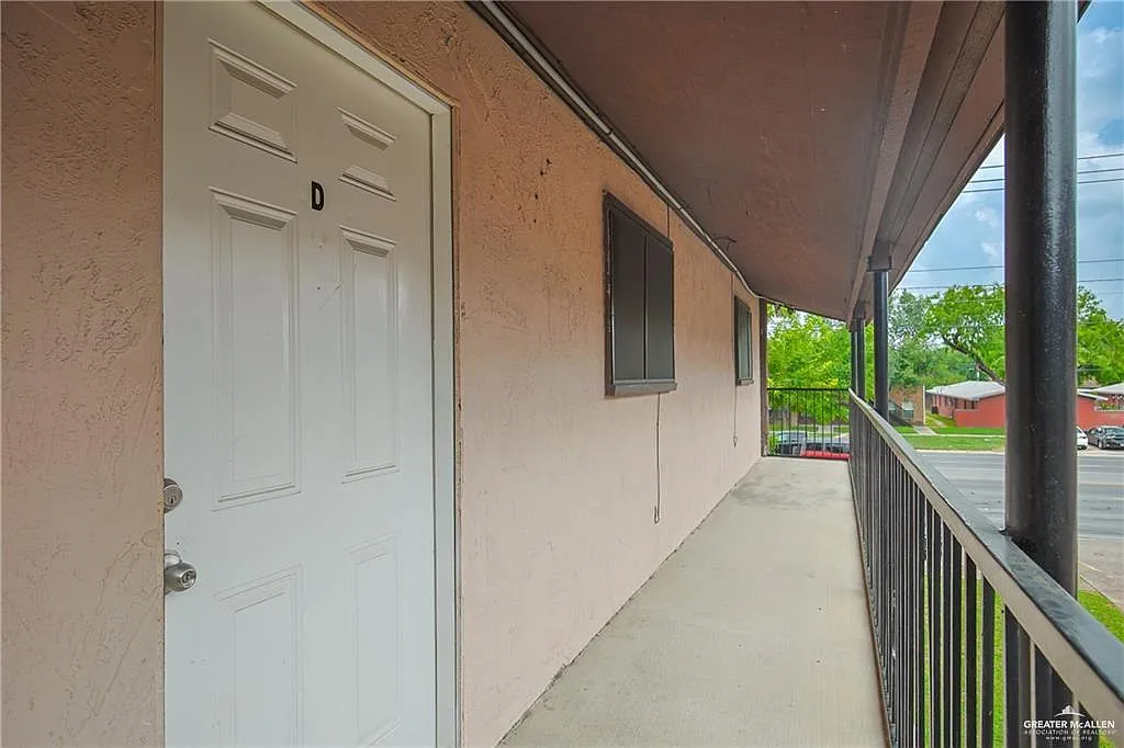 3 bed, 1.5 bath, 931 sqft, $950 — Photo 3