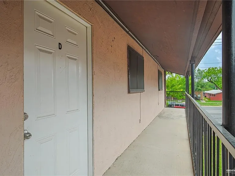 1521 W Nolana Ave #D — Photo 3