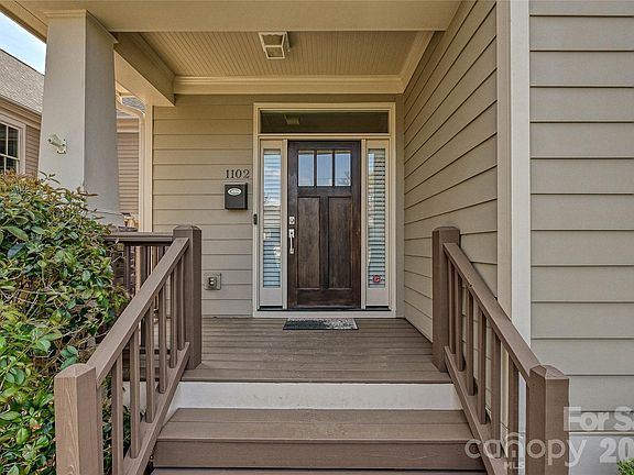 2nd image of 1102 Yale Pl