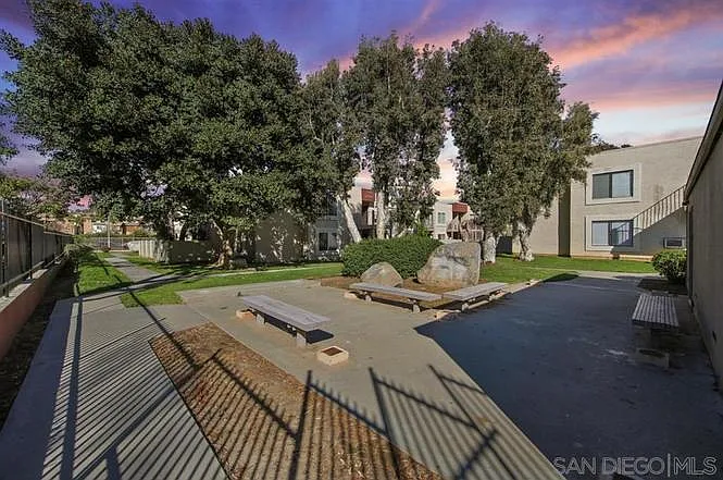 425 Autumn Dr — Photo 13