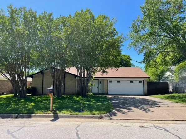 5500 Ceran Dr, Arlington, TX 76016