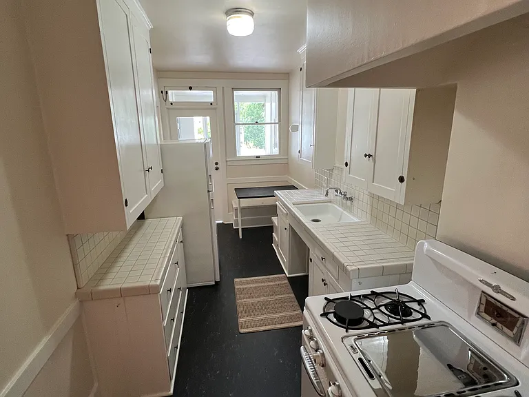 3401 J St #3 — Photo 4