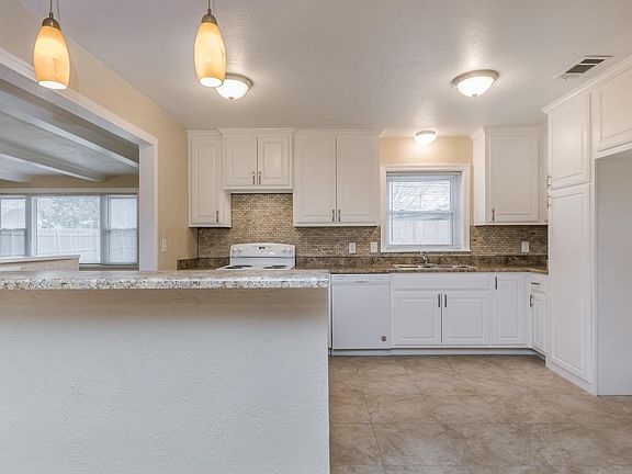 4th image of 2039 Bowie St