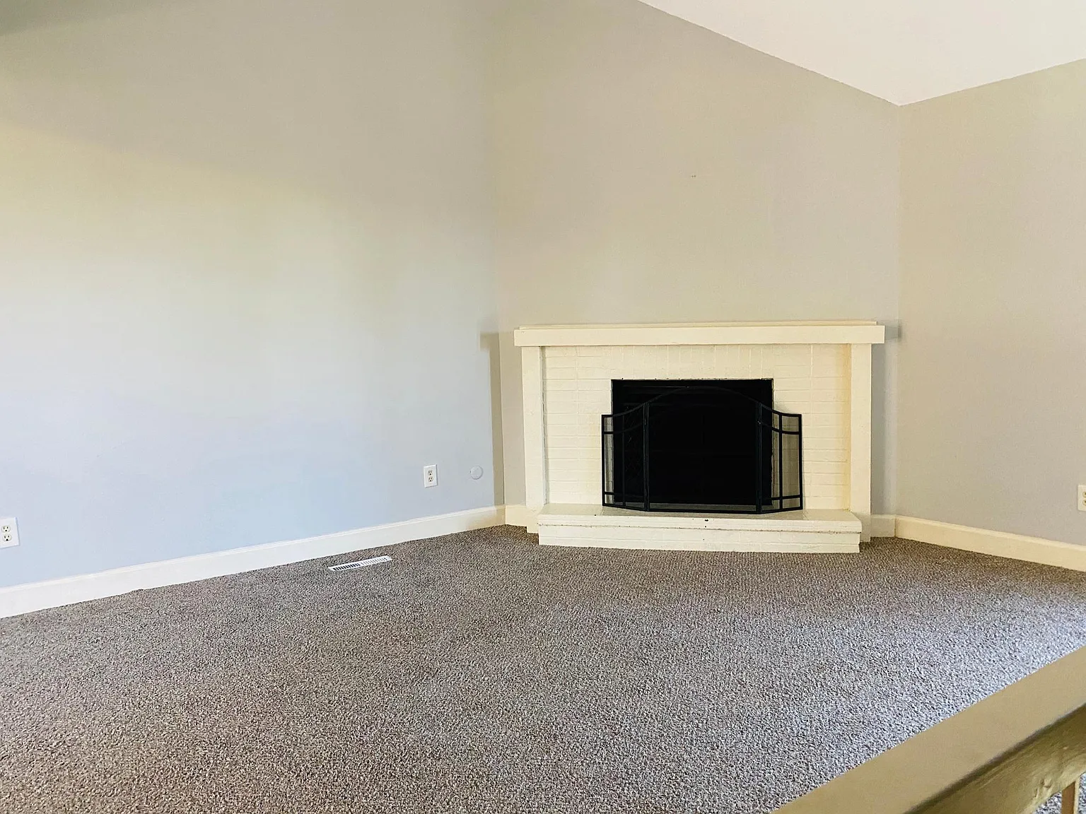 2 bed, 1.5 bath, 1272 sqft, $1,375 — Photo 3