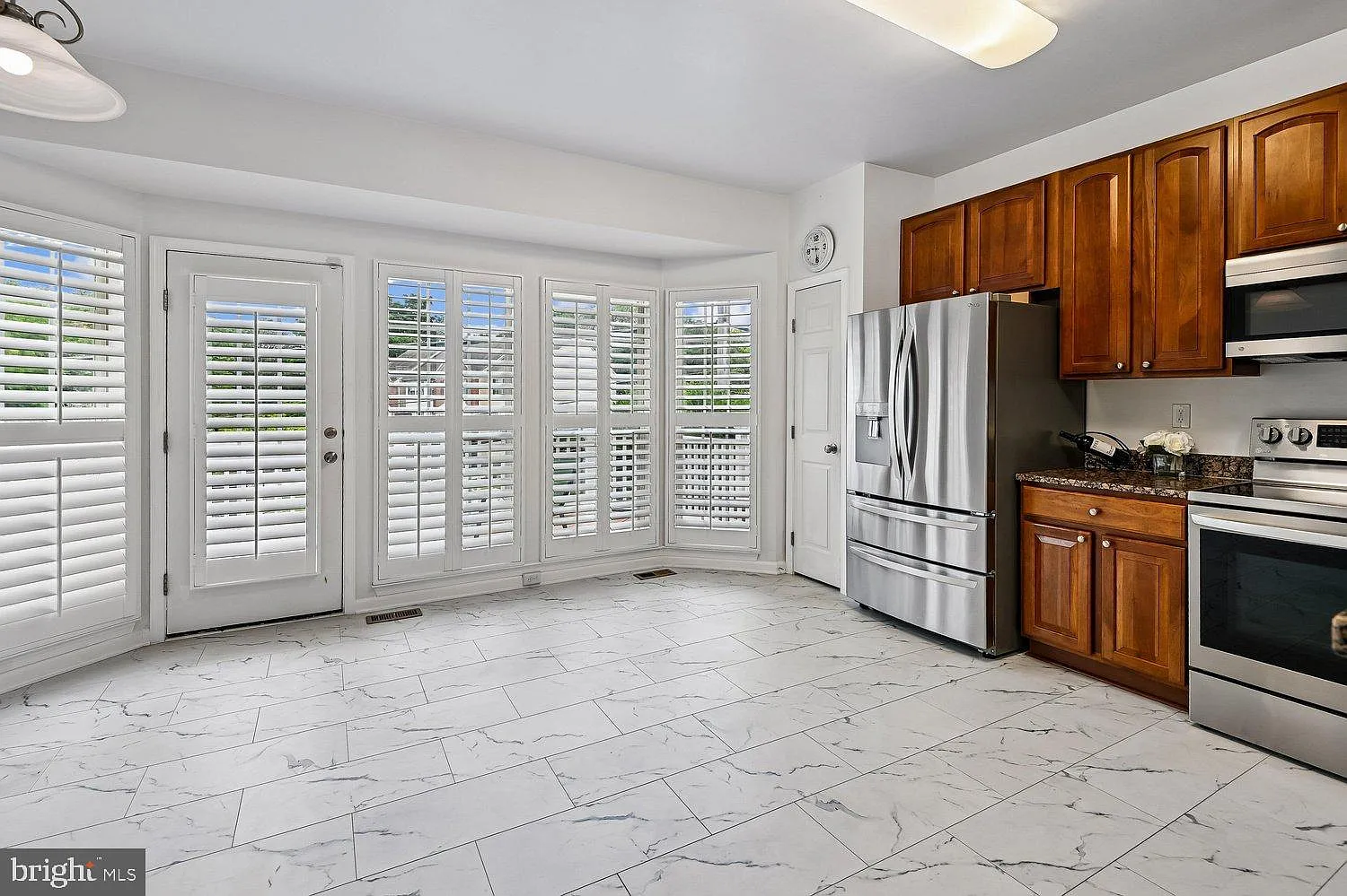 3 bed, 2.5 bath, 1900 sqft, $3,000 — Photo 3