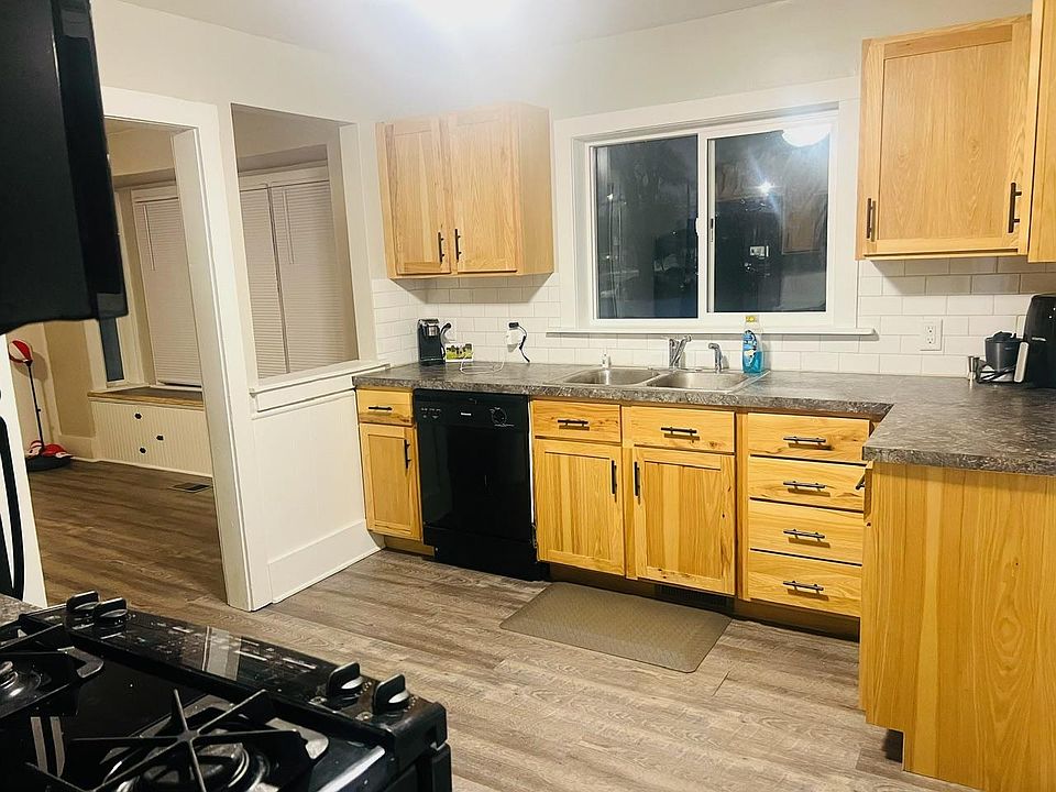 2nd image of 27 Maplelawn St SE