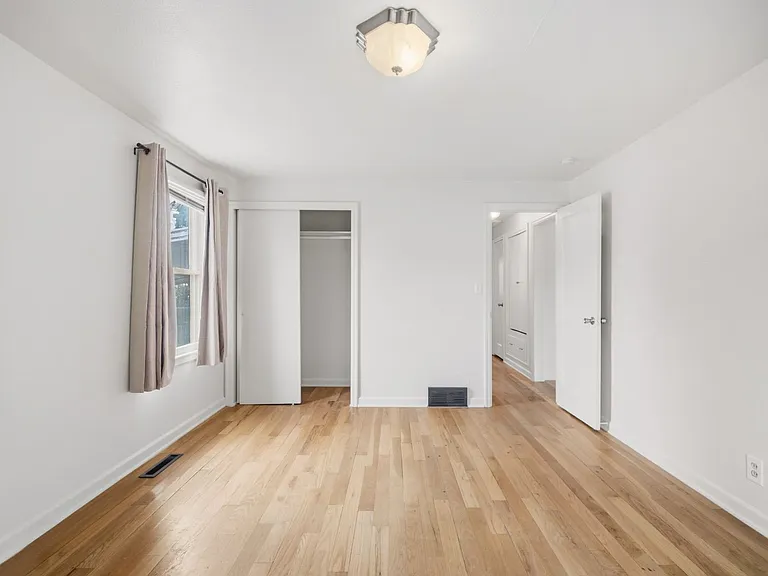 2403 W Everett Ave — Photo 20