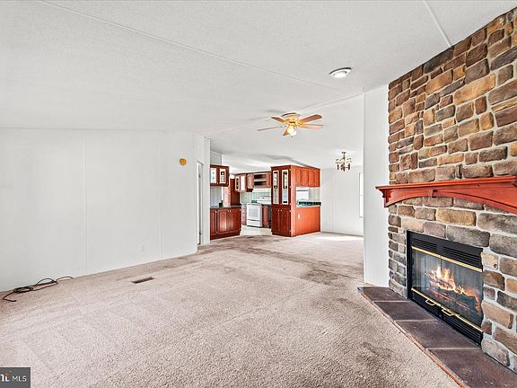 4th image of 22 Clearview Ln