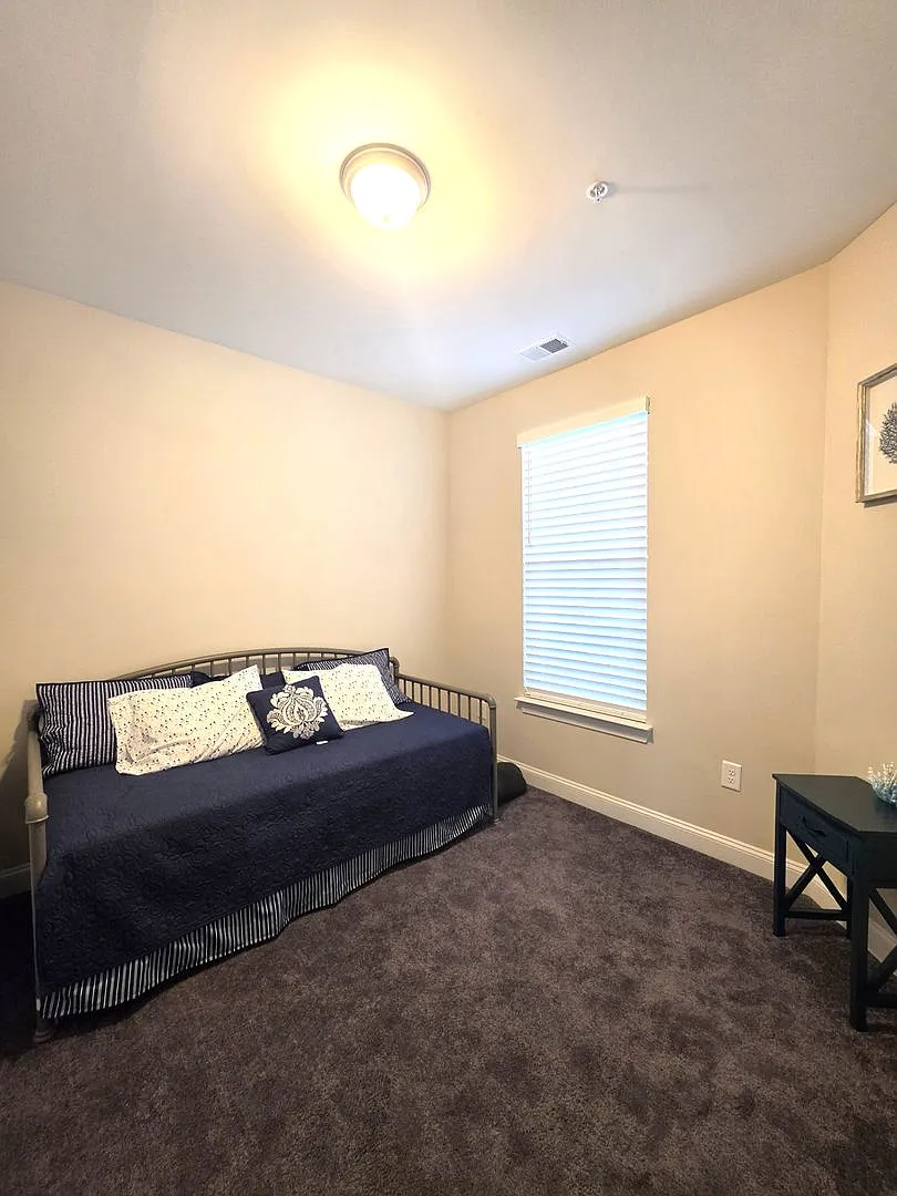 3BR/2BA First-Floor Condo in The Village at Queens Harbour — Photo 3