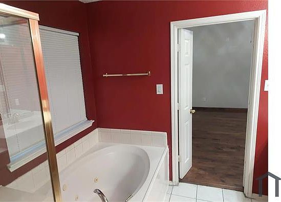 2nd image of 2512 Redfield Dr