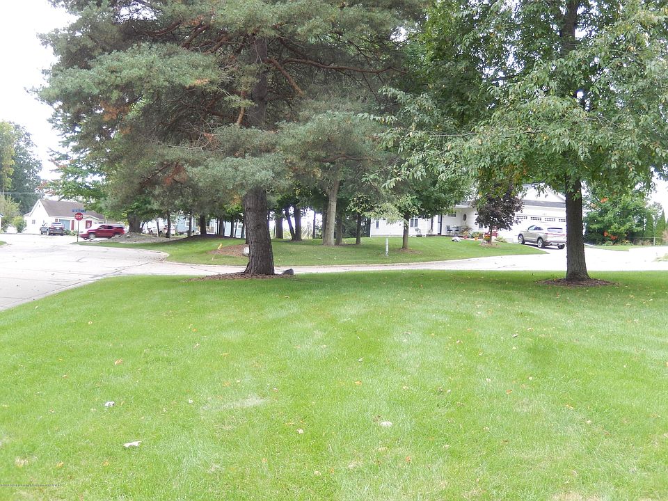 2nd image of 902 Hardwood Trl