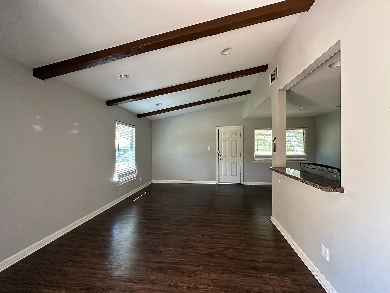 3 bed, 1108 sqft, $1,975 — Photo 2