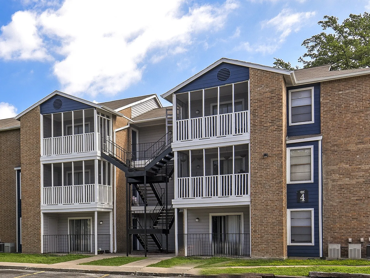 Remington House Apartments — Photo 4