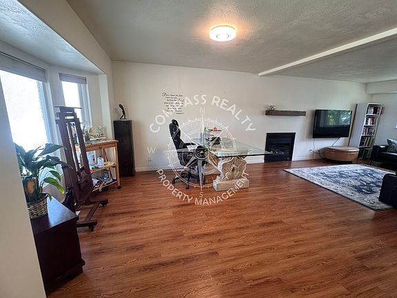 5th image of 5921 Genoa Ln