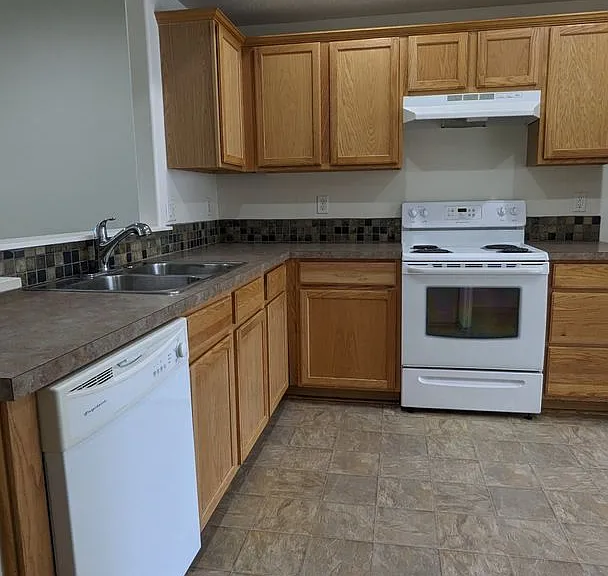 Halsey East Townhomes — Photo 42
