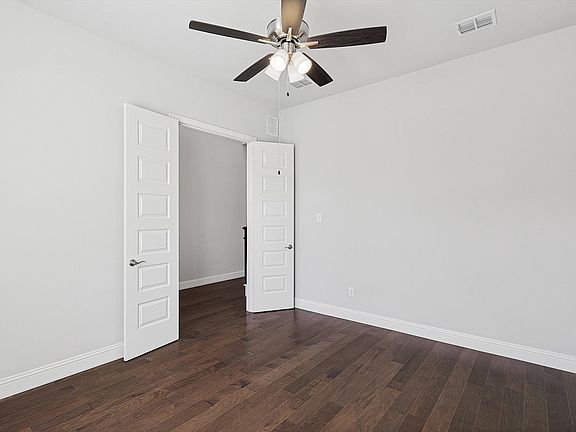 4th image of 2701 Dickinson Dr