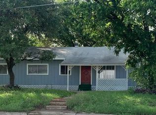 104 E Campbell St, Uvalde, TX 78801