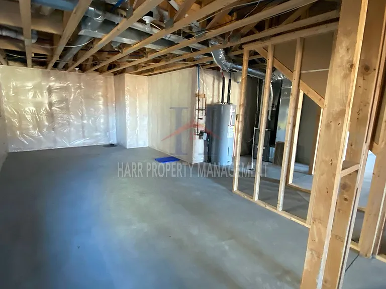3210 E 3rd St — Photo 37