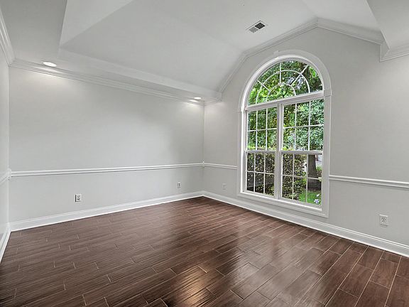 4th image of 8708 Alexandria Dr