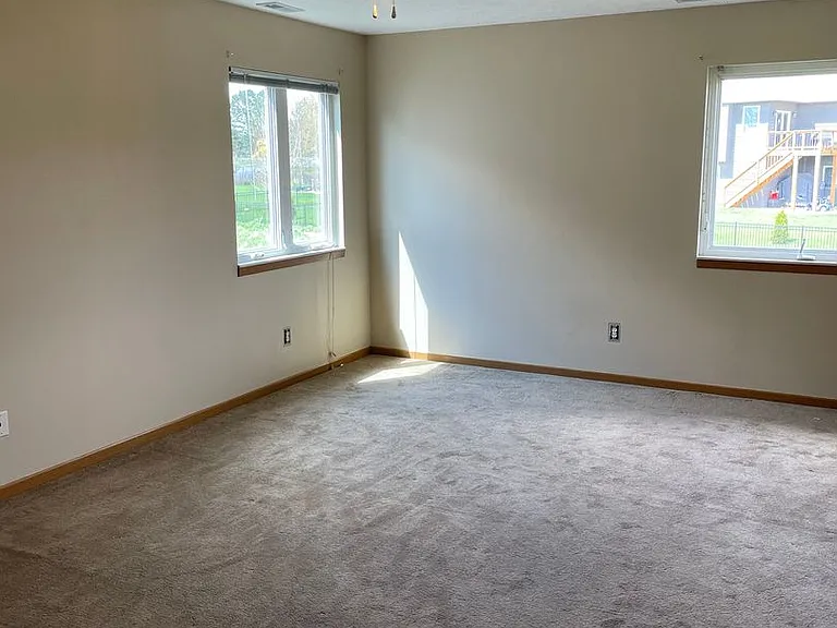 1420 E Redwood Blvd — Photo 8