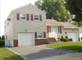 4142 Duff Pl, Seaford, NY 11783