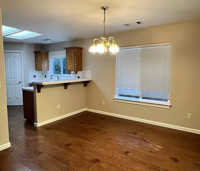 883 Paramount Way — Photo 7