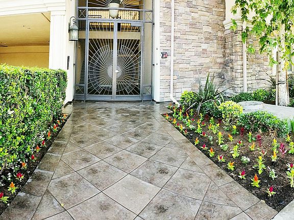 3rd image of 11556 Burbank Blvd APT 404