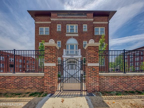 3rd image of 2730 E Magnolia Ave #303